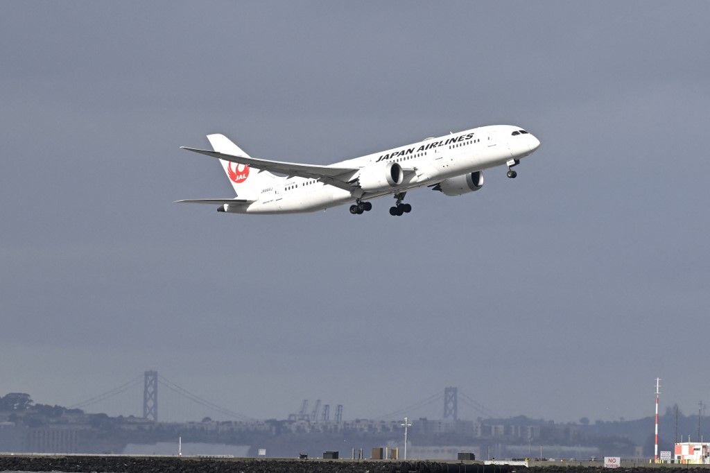 Planes at San Francisco International Airport (SFO) during rainy day Elegük lett a nyugati szankciókból, Japán és Dél-Korea visszapártolna Oroszországhoz