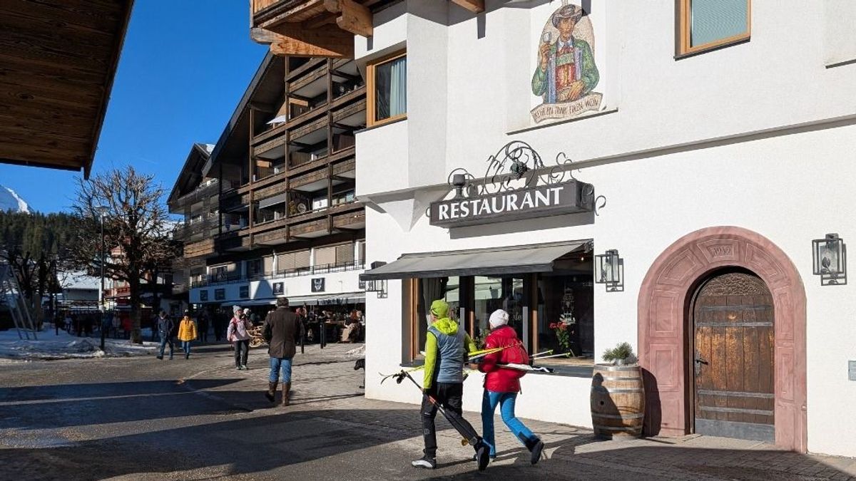 Nem találnak munkaerőt az osztrák síparadicsomok: brutális fizetésekkel csábítják a külföldi dolgozókat a szezonra, ingyenes a szállás – így lehet jelentkezni 