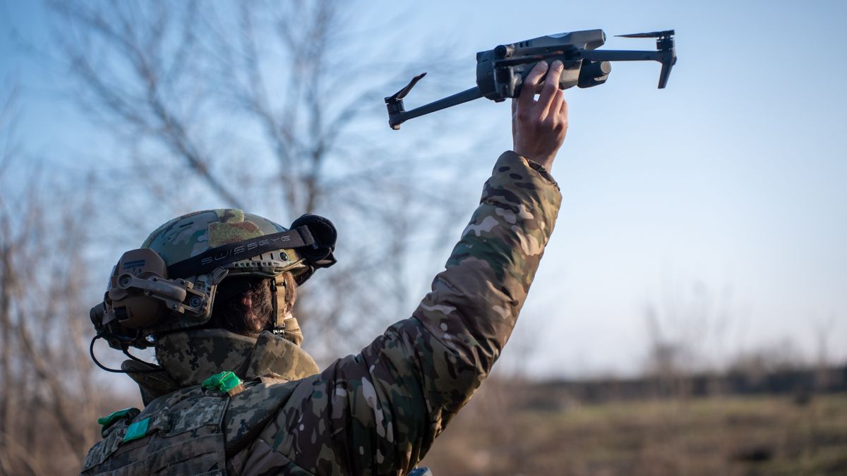 Nagy fogadkozások és a szabályok lazítása után sem jutnak elég hitelhez az európai fegyvergyártók: a bankok csak papíron módosították működésüket 
