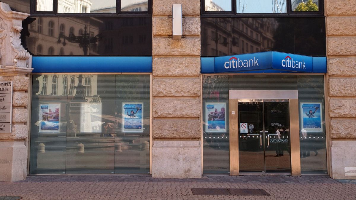 Budapest,,Hungary,-,August,14,,2016.,Citibank,Bank,Branch,In