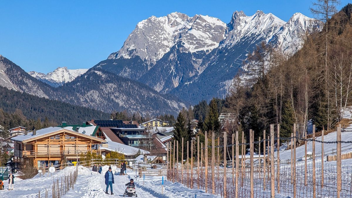 Electric Snowmobile Adventure In Tyrol ausztriai szezonmunka
