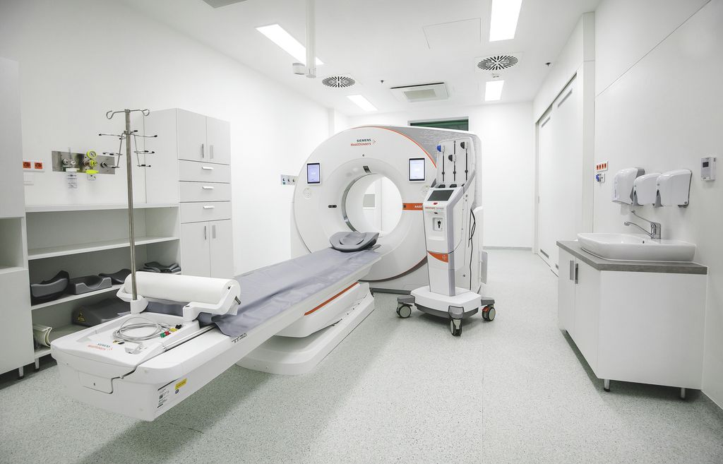 2025.11.17. Budapest
Semmelweis Egyetem Városmajori Szív- és Érgyógyászati Klinika új Diagnosztikai és Terápiás Központjának átadása.

foto: Vémi Zoltán VZ
MW