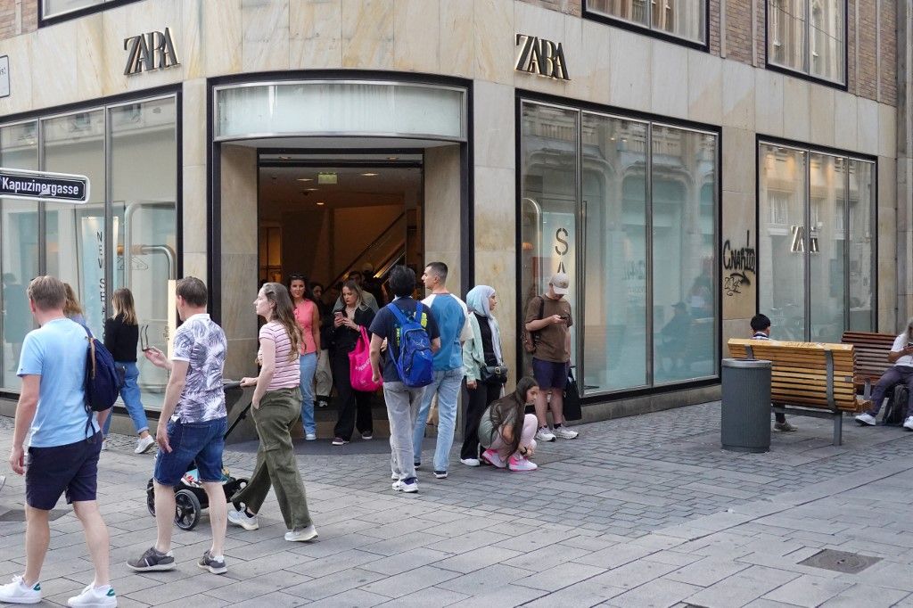 People Entering And Leaving Zara Store