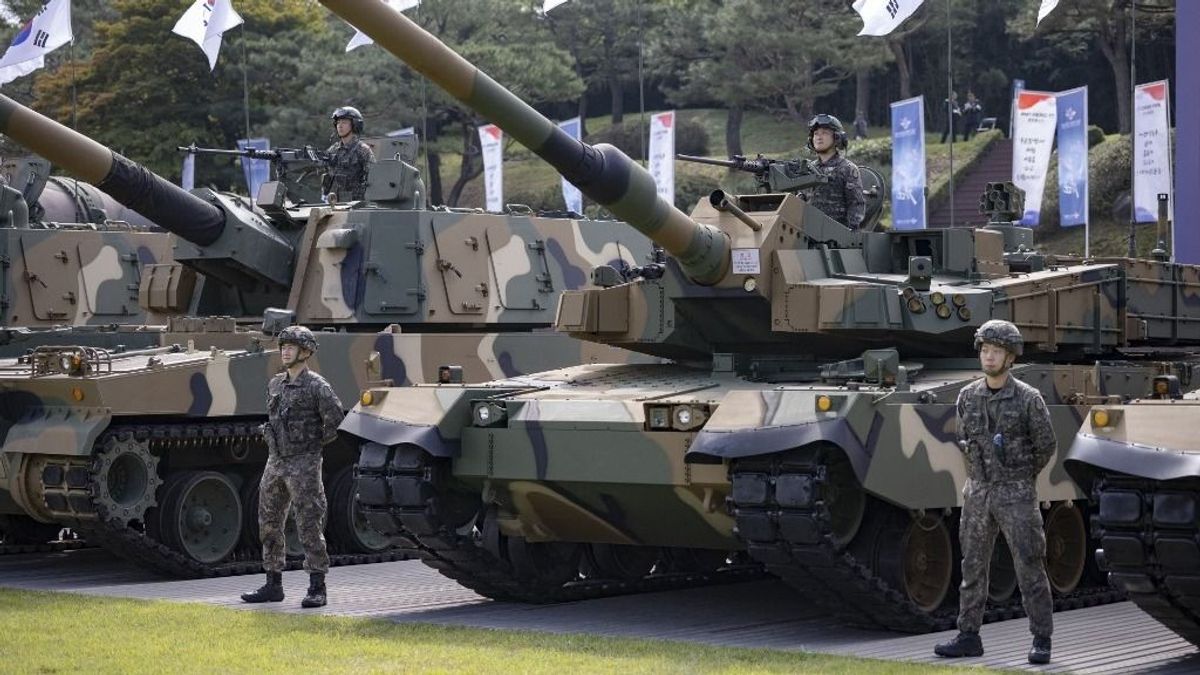 Ez az ország a világ új fegyvergyártó-hatalma: sorban állnak a haditechnikájáért – mi a titka? 