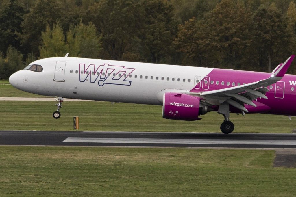 Aircraft At Eindhoven Airport Félmillió eurós büntetés: nem volt egyértelmű a Wizz Air korlátlan repülési ajánlata