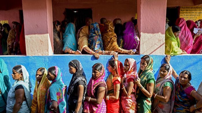 Távirányítós robotok, Kalmaegi tájfun, New York-i választás: fotógalérián a hét képei