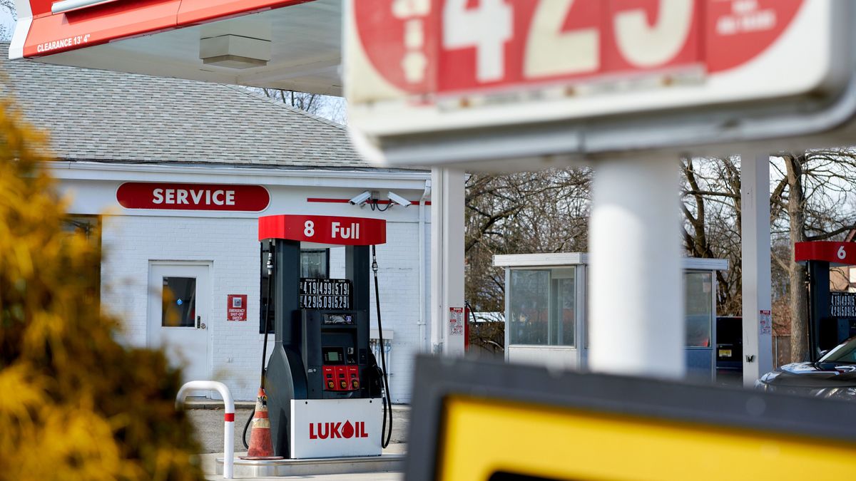 Lukoil: káosz a benzinkutaknál, a szankció az amerikaikra ütött vissza, már fizetni se tudnak 