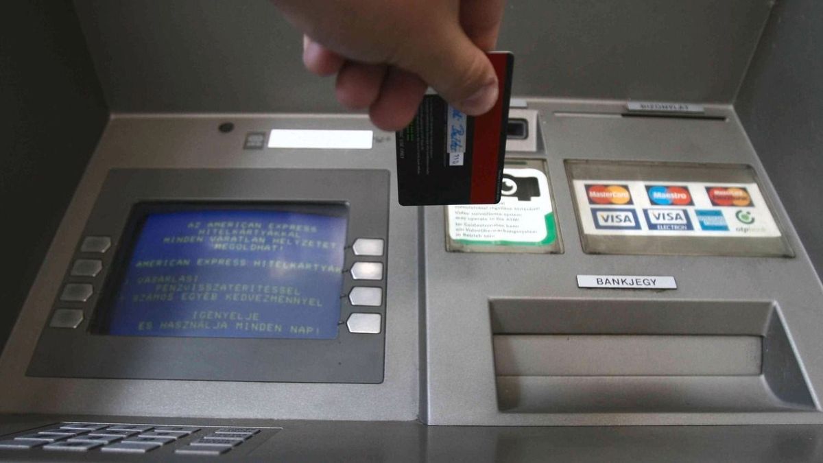 A Parlament Gazdasági Bizottsága zöld utat adott : egy lépésre az ingyenes készpénzfelvétel 300 ezer forintos felső korlátja 