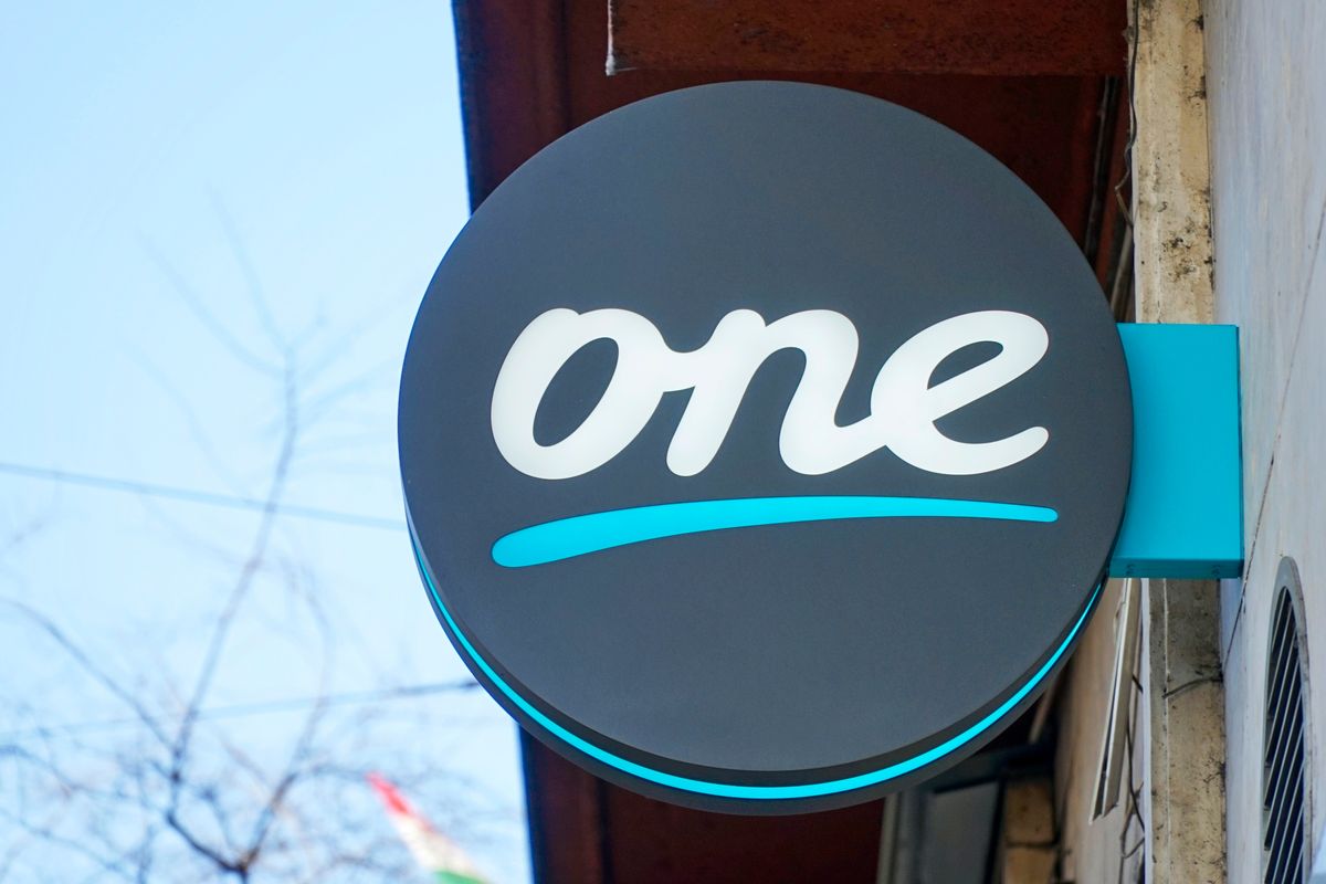 one magyarország Budapest,,Hungary,-,Jan,26,,2025:,Sign,Of,One,,A