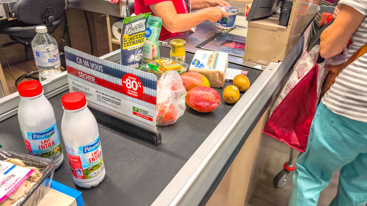 Kitört a népharag a vidéki városban: átépítették az egyik legnagyobb boltot, önkiszolgáló kasszákkal adták vissza - "Szegény idős emberek"
 