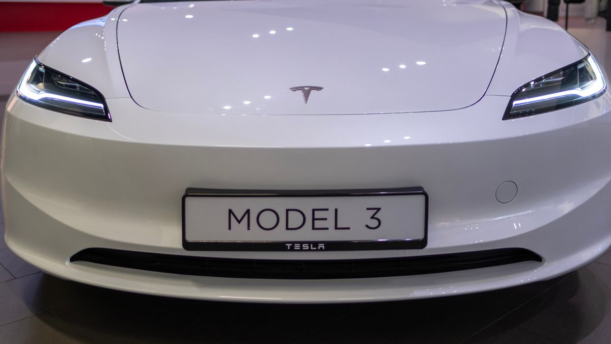 Ezek a modellek uralják a magyar használtautó-piac – a Tesla már a középkategóriát is letarolta 