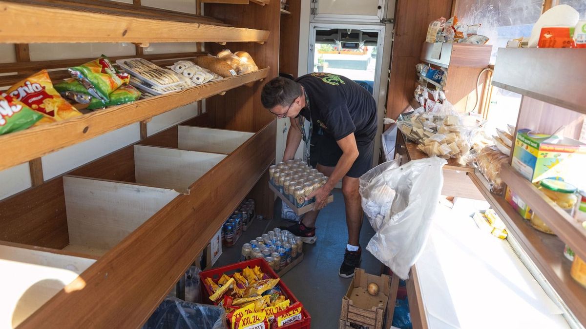 Továbbra is költenek a boltokban a magyarok, de havi alapon stagnált a forgalom