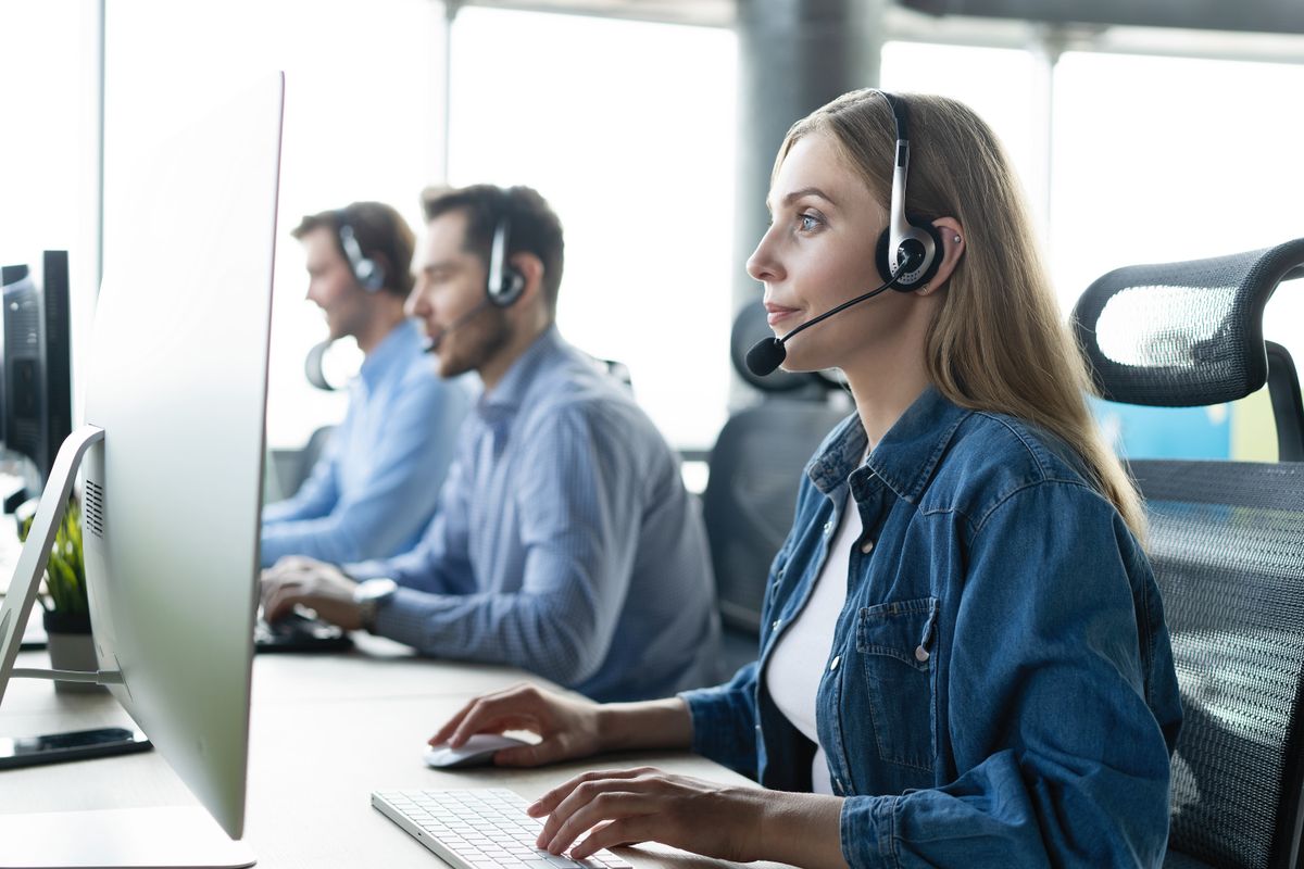 Bekövetkezhet az ügyfélszolgálatosok rémálma: az MI olcsóbb, gyorsabb – és sosem fárad el