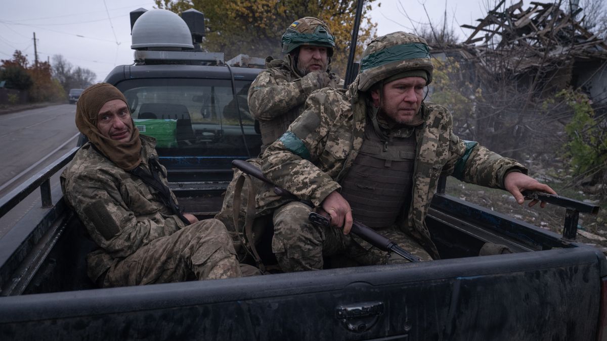 Menekülnek az ukránok a frontról: újabb települések kerültek orosz kézre – több ponton is megindult az előretörés 