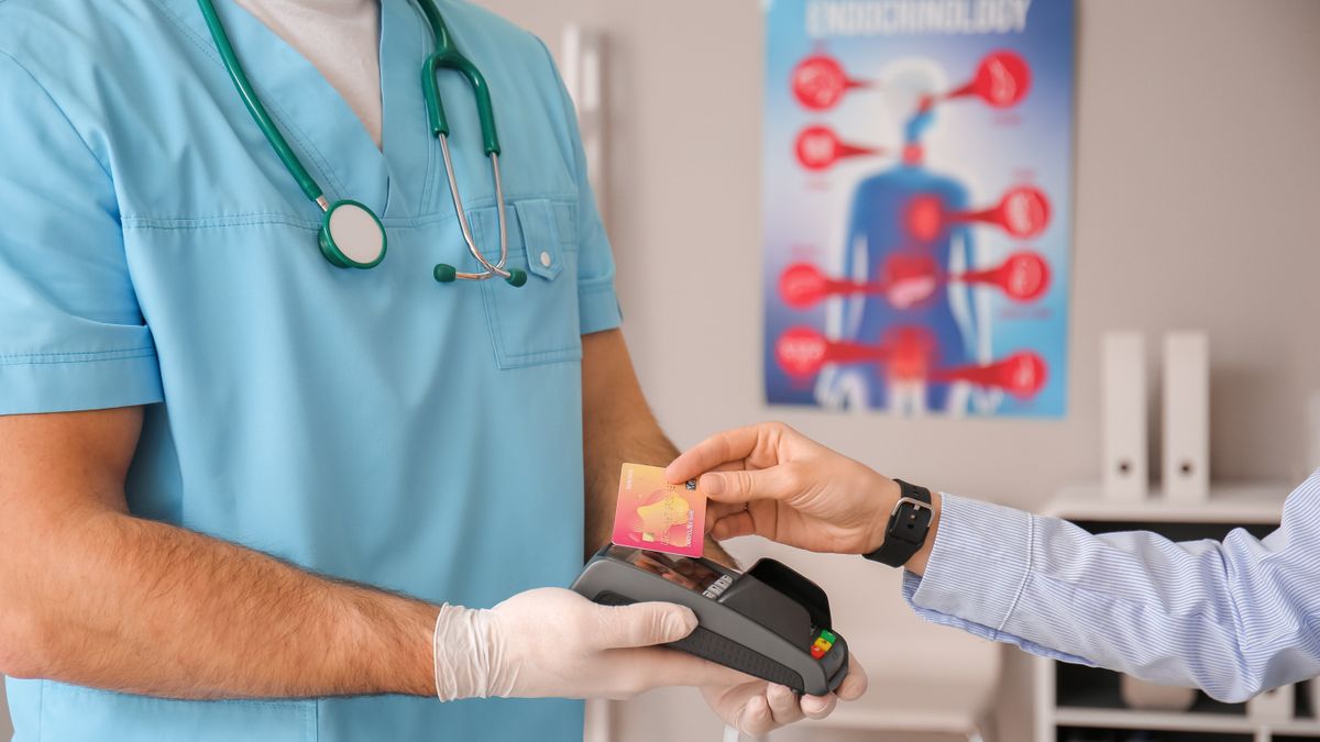 Privatizálnák az egészségbiztosítást: a baloldali megszorítócsomag úgy kezelné az embereket, mint az autókat 