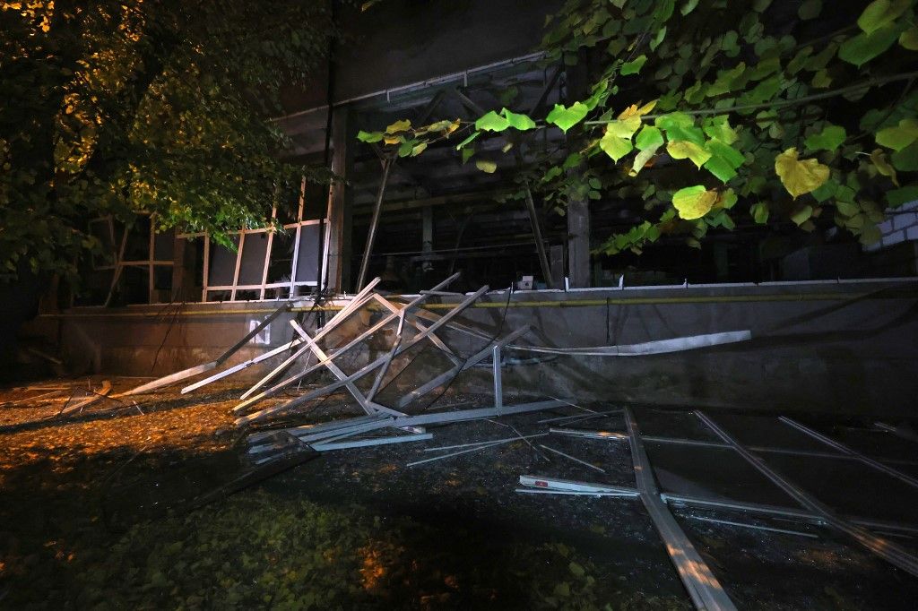 Glide bomb launched by Russian forces explodes near hospital in Kharkiv  Oroszország idén 120 ezer siklóbombát és 70 ezer drónt gyárthat siklóbomba