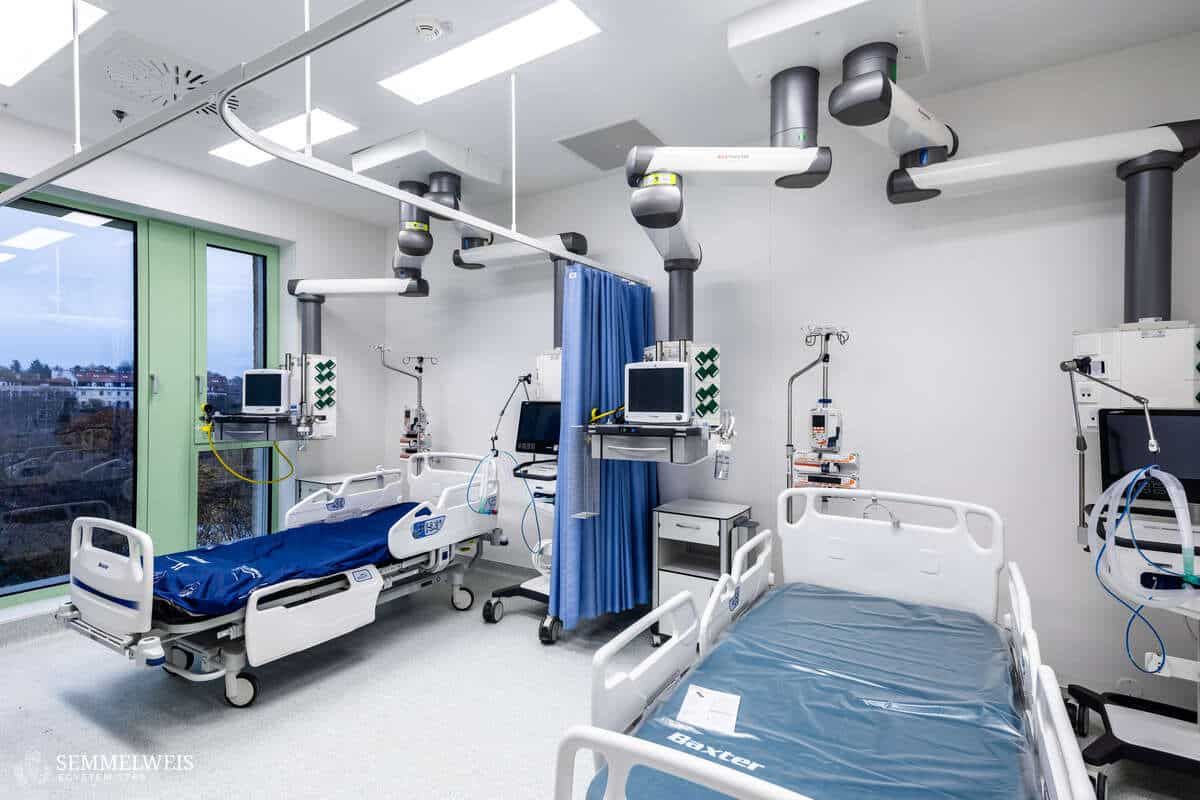 Semmelweis Egyetem
Európai szupercentrumként működhet mostantól a Semmelweis Egyetem Városmajori Szív- és Érgyógyászati Klinikája