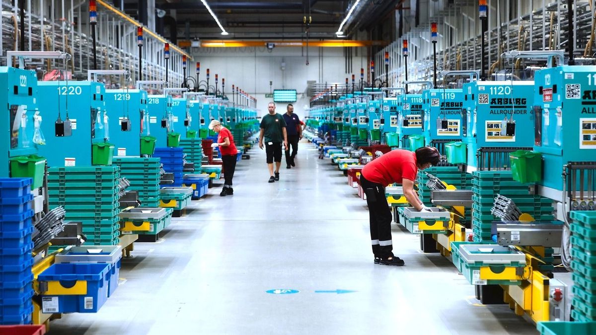 Ezer fős faluban építenek gigantikus akkumulátorgyárát a kínaiak: Debrecen komoly riválist kapott Európában — így fogadják a történelmi beruházást a lakosok 