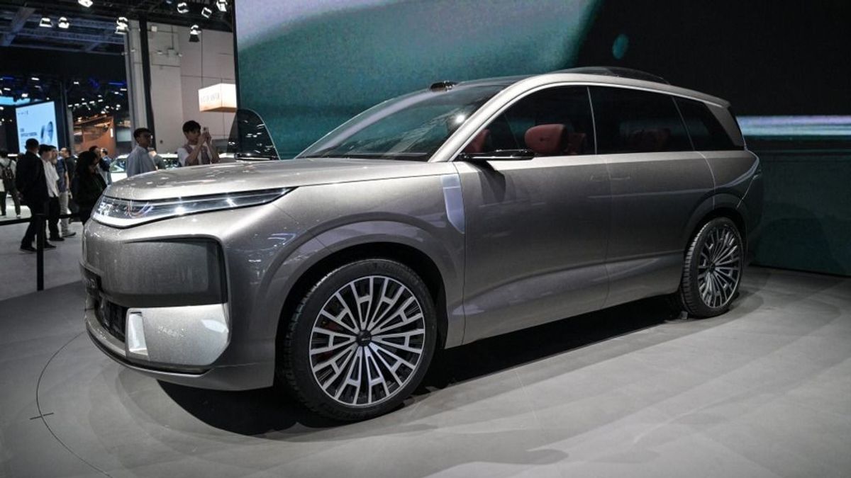 Rossz hírt közölt a Szegeden gyárat építő BYD: csúszik az új szuperautó, amire mindenki várt – videón a Dynasty-D 