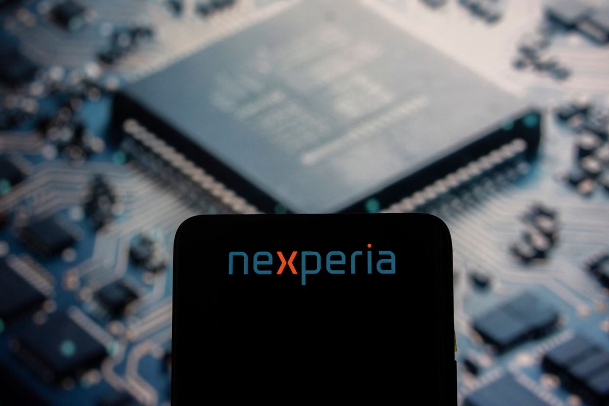 Fellélegezhet az autóipar: Kína zöld utat adott a egyik legnagyobb félvezető-beszállítónak – újra pöröghet a chipexport