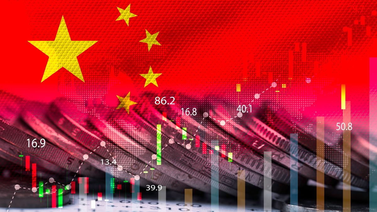 Double,Exposure,Of,China,Flag,On,Coins,Stacking,And,Stock kínai gazdaság