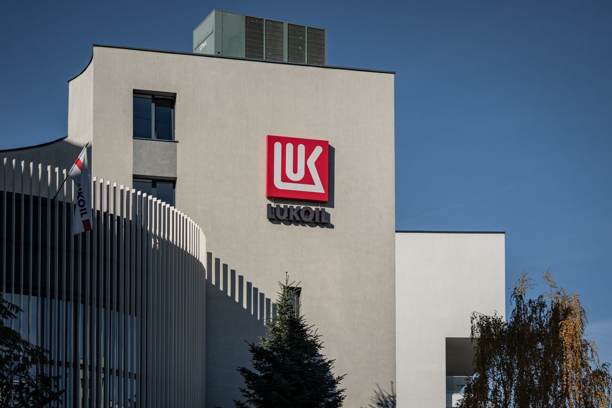 Román üzemanyagár: az elemzők szerint legalább 10 százalékos áremelkedés jöhet, ha be kell zárni a Lukoil finomítóját