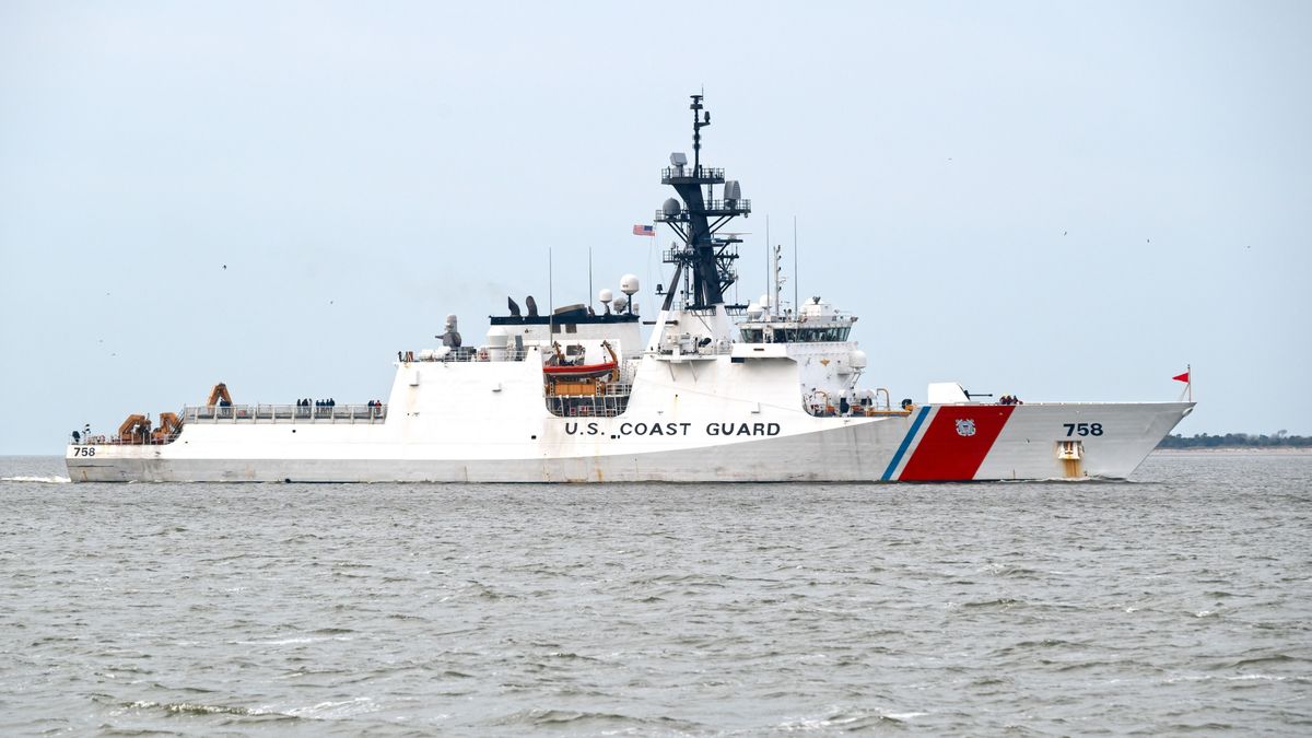 Orosz hadihajót észleltek az amerikai partok közelében: a partiőrség azonnal reagált a provokációra, Moszkva most már Washingtont kóstolgatja 