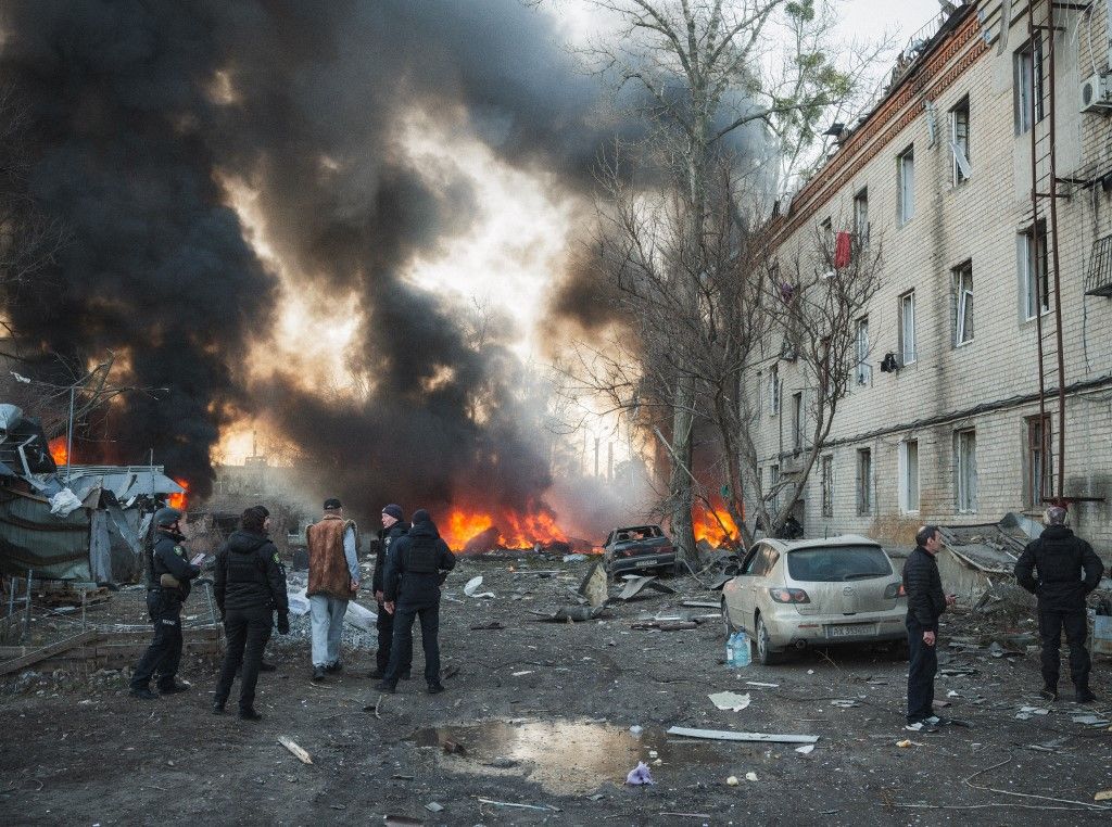 Russian Iskander missile strikes civilian facility in Kharkiv, causing explosion and damage