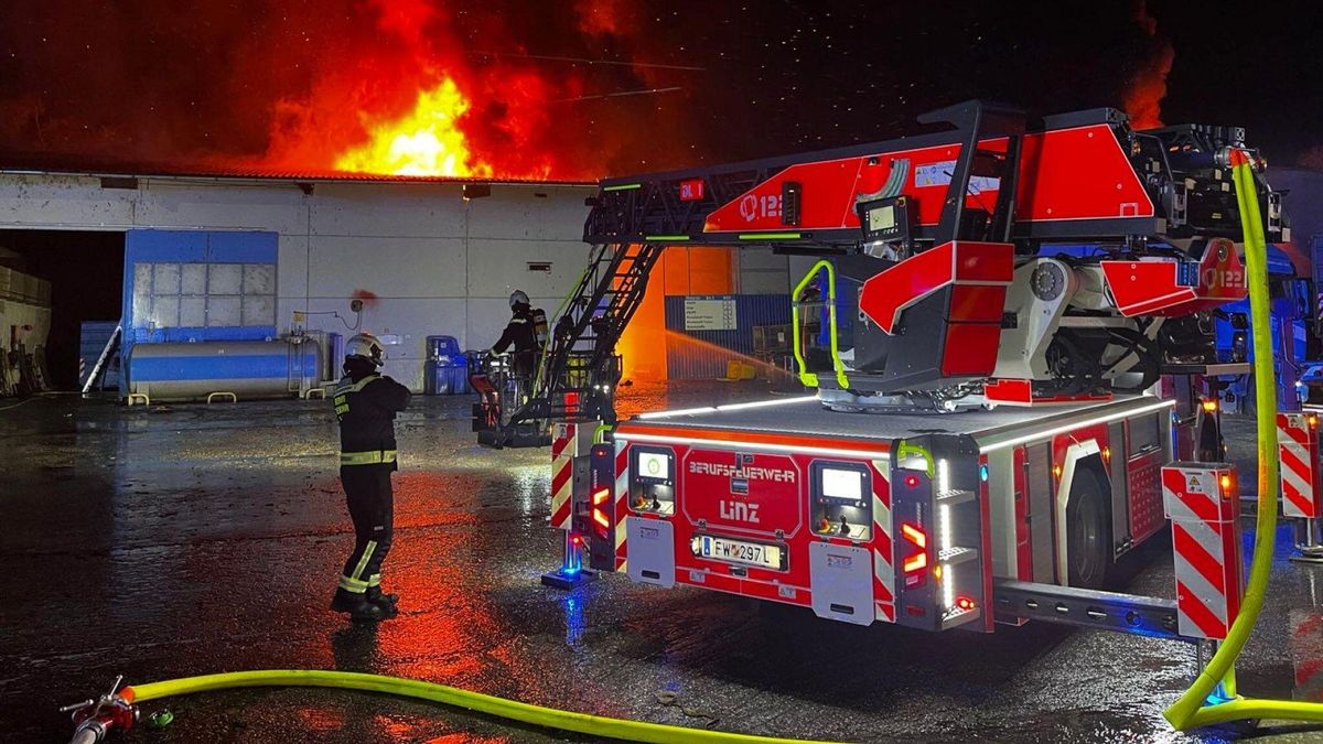tűz, Ausztria, Linz Tűzvész Ausztriában: kigyulladt Linz egyik legfontosabb üzeme  – videón a katasztrófa