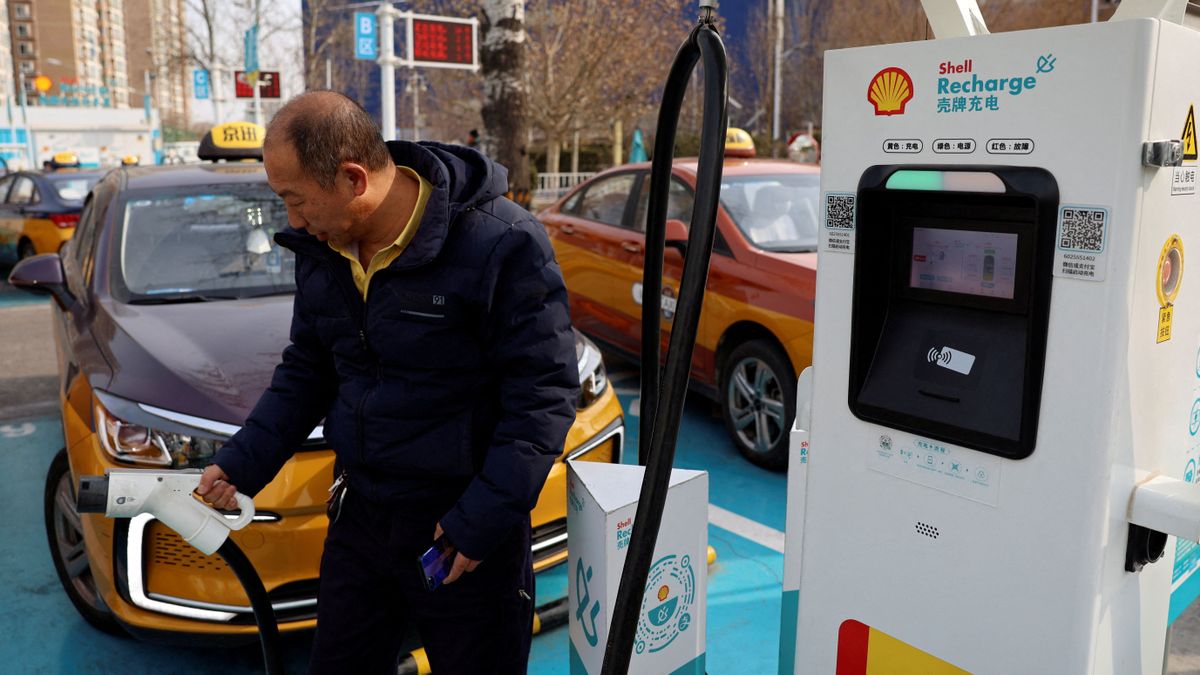 Megtört a trend: nem nőtt a benzinfogyasztás az aranyhét alatt Kínában – elektromos autók millióival kelt útra a lakosság 