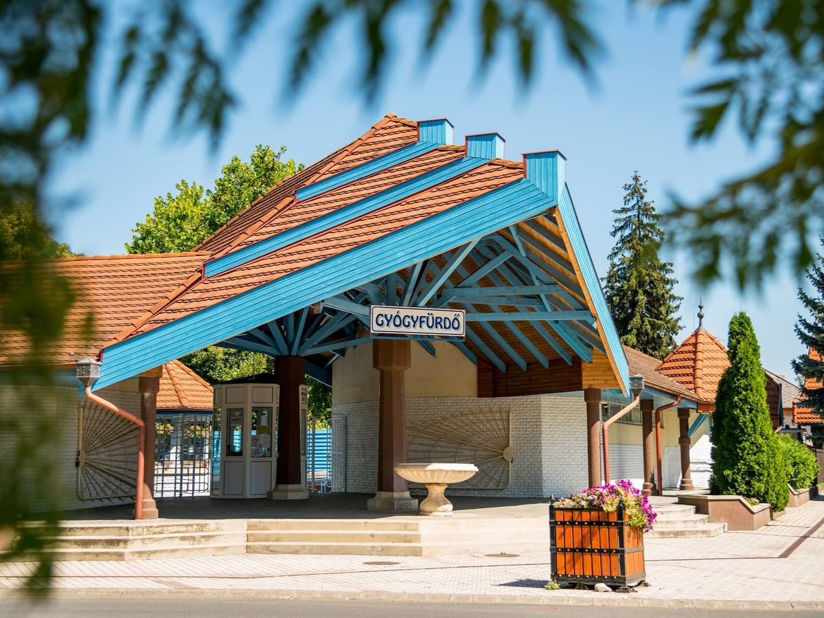 A Nádudvari Gyógyfürdőben 1500 forintért fürödhetünk a téli szezonban, 3000 forintért pedig szaunázhatunk is. Facebook/Nádudvari Gyógyfürdő/Porcio Norbert