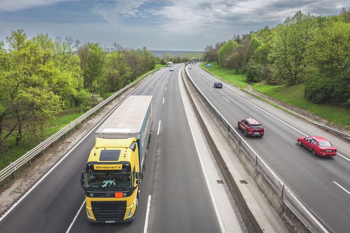 lázár jános M3-as autópályaÉpítési és Közlekedési Minisztérium (ÉKM)felújítás, beruházás, fejlesztés, projekt