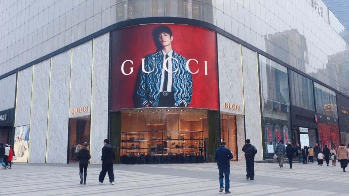 Leépít a luxusipar egyik fellegvára, az új vezér a Guccit sem kíméli 