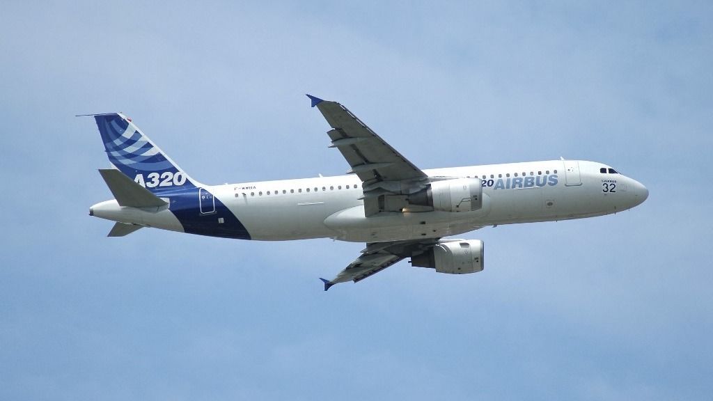 The Airbus A320 in flight over Paris, France, at the Le Bourget Airshow közel-kelet