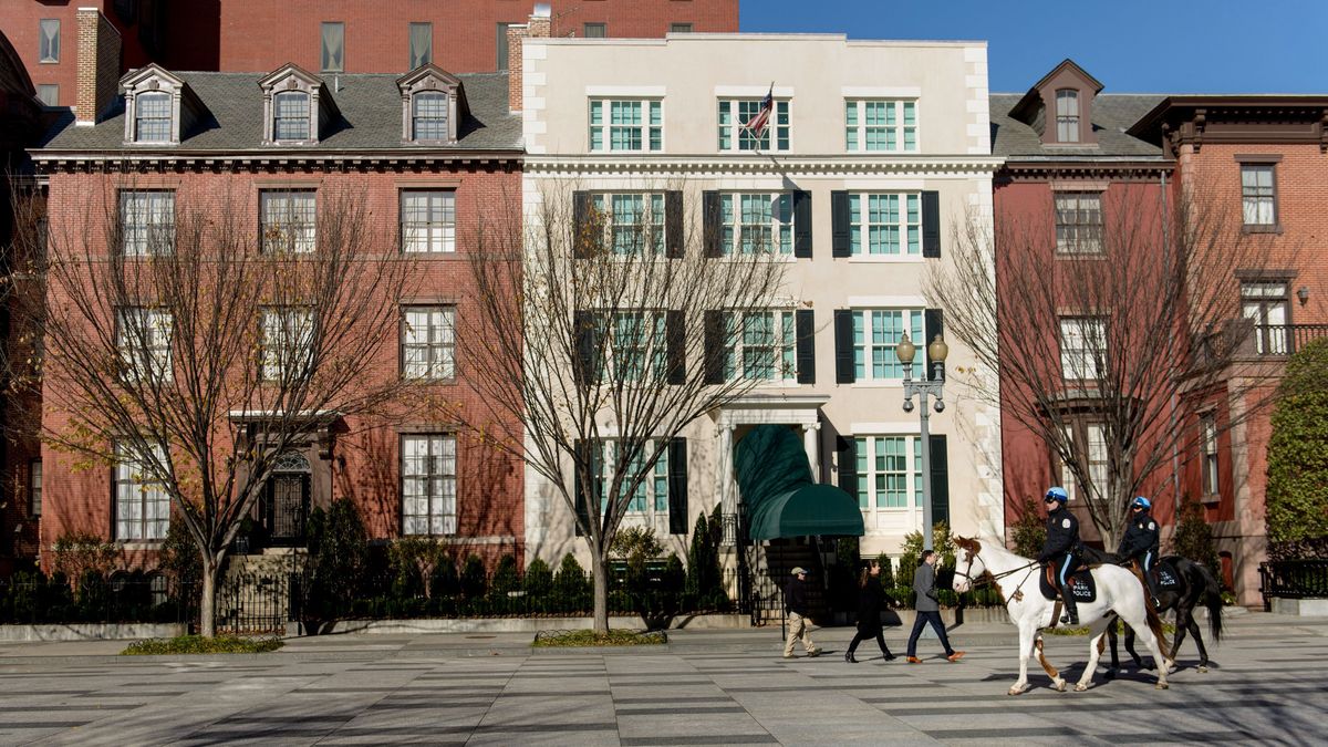 Korábban nem látott exkluzív videófelvétel került ki Orbán Viktor amerikai szállásáról – így érkezett meg a magyar delegáció a washingtoni vendégházba 