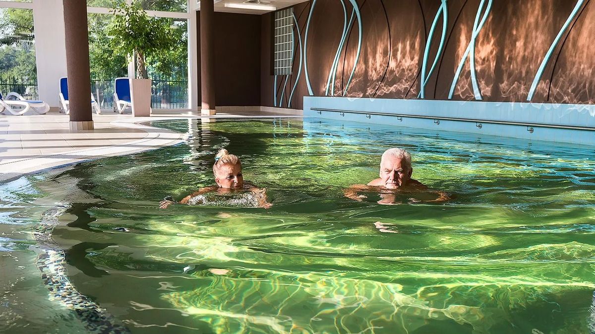 Jól zárul az év a nyugdíjasoknak: extra kedvezmények a hazai gyógyfürdőkben 