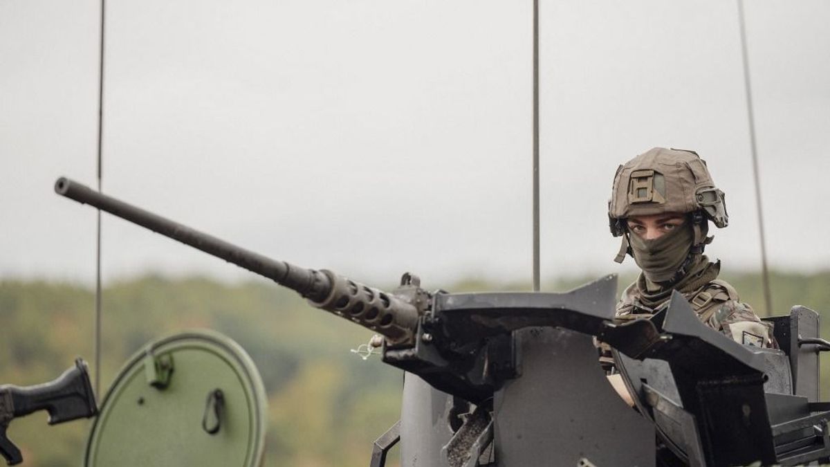 Macron meghúzta a váratlant: katonai önkéntes tartalékos programba rángatná a francia fiatalokat Oroszországtól tartva 