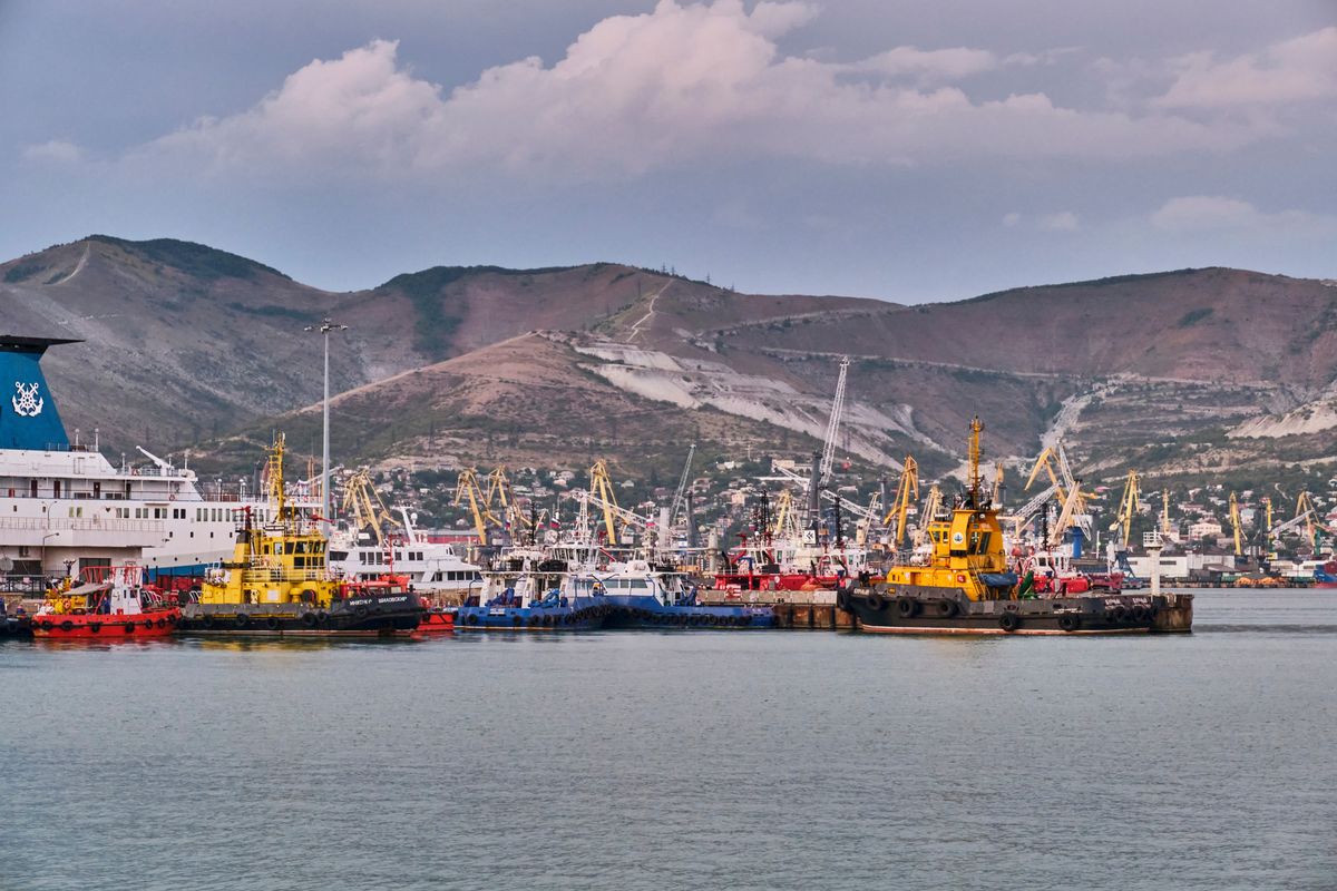 orosz olaj Novorossiysk,,Russia,-,September,2,,2024:,Busy,Commercial,Port,With novorosszijszk