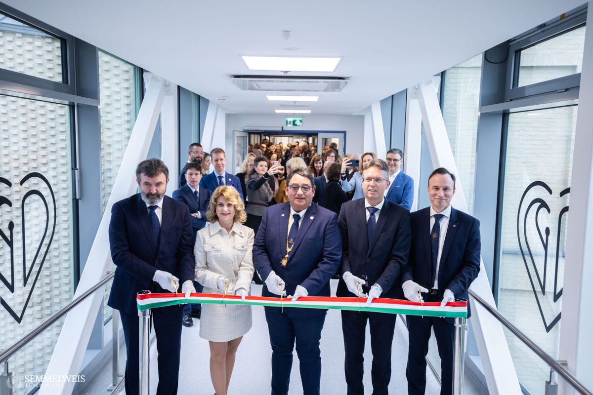 Semmelweis Egyetem
Európai szupercentrumként működhet mostantól a Semmelweis Egyetem Városmajori Szív- és Érgyógyászati Klinikája