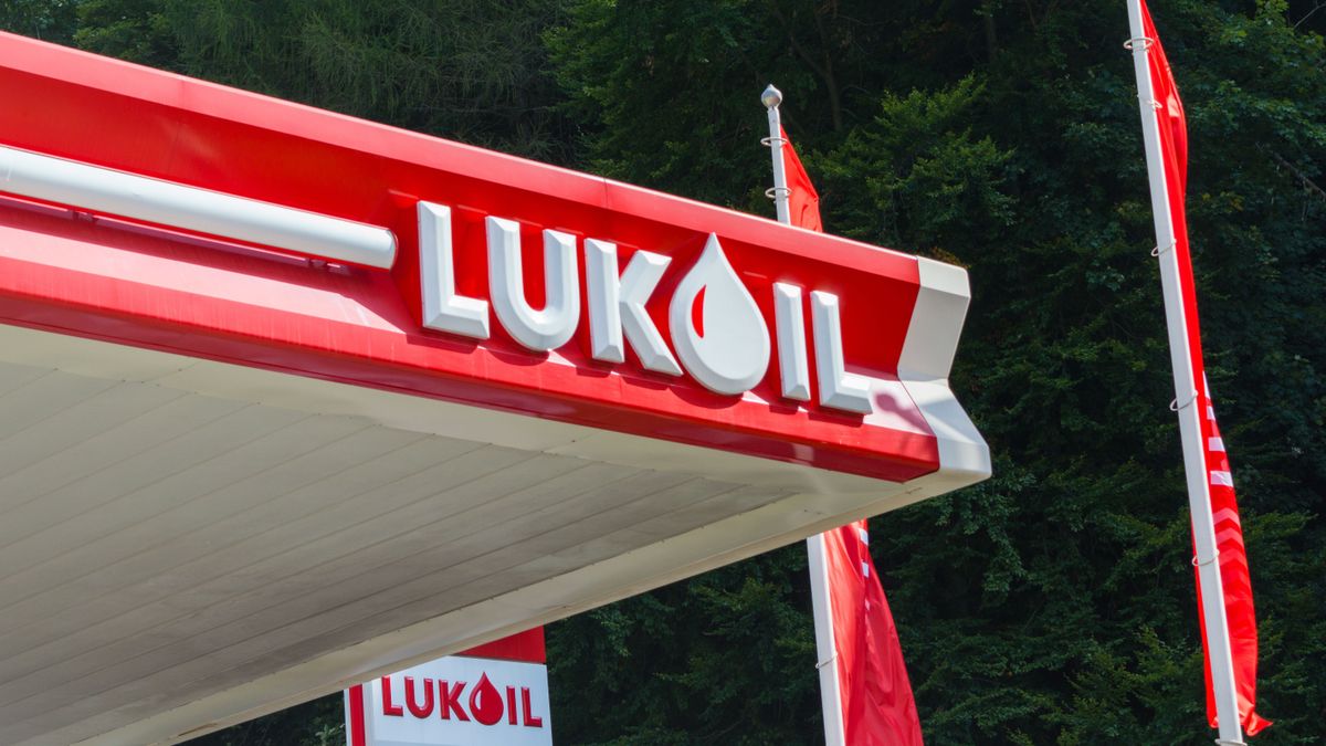 The,Emblem,Of,The,Oil,Company,Lukoil,On,The,Gas