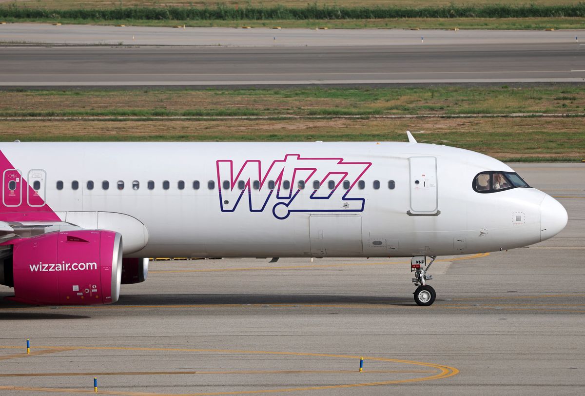 Életveszélyes őrültséget tett két román utas a kölni repülőtéren – hatalmas bírságra számíthatnak