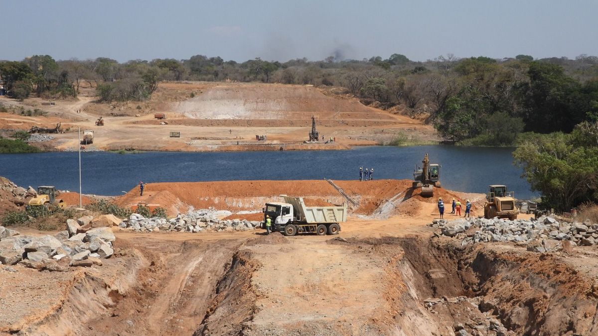 Afrikában épít szupersztrádát a magyar vállalat: folyón visz át a gigaprojekt, Budának és Pestnek hívják a két oldalt 