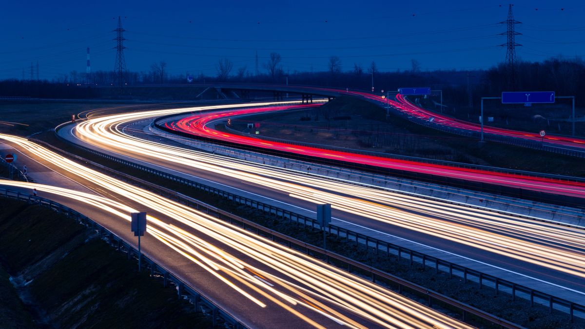 Autópályadíjak: itt vannak a 2026-os árak, beszámítják az útfelújításokat, jön a filléres éves matrica – mutatjuk a részleteket 