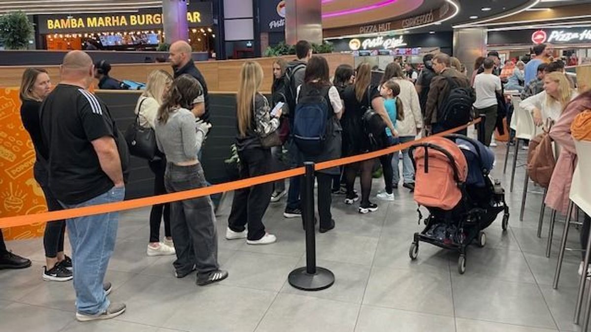 Elképesztő felvételek: hetek óta sorban állnak az új gyorsétteremlánc miatt az emberek – erre  reagálnia kell a magyar csirkés láncnak 