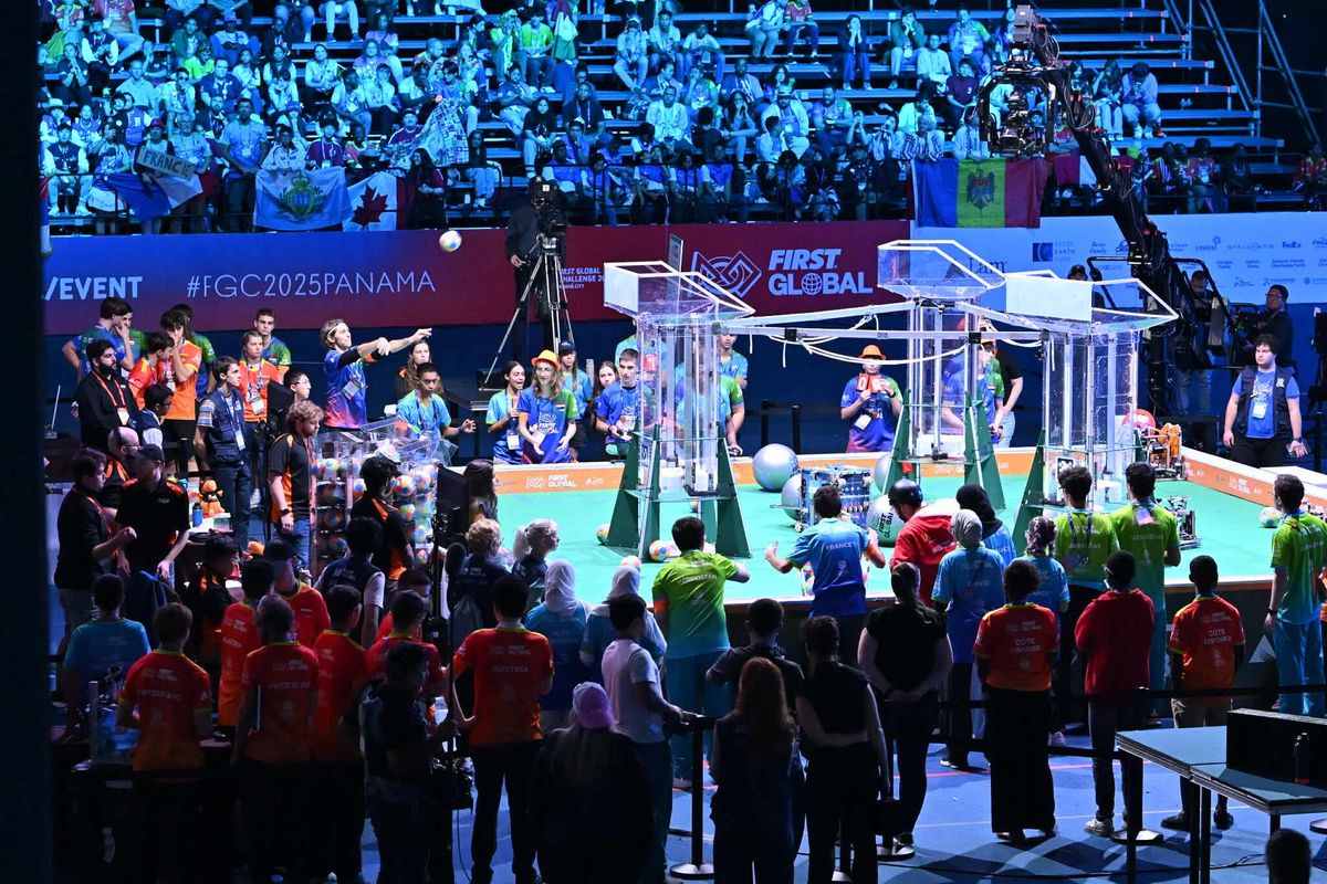 A magyar csapat a legjobb négy között végzett a nemzetközi robotikai versenyen