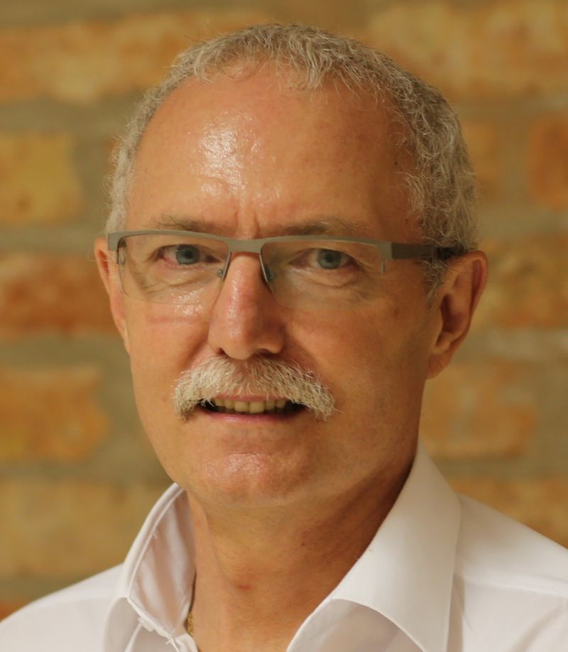 Dr. Gubán Miklós szerző profilképe