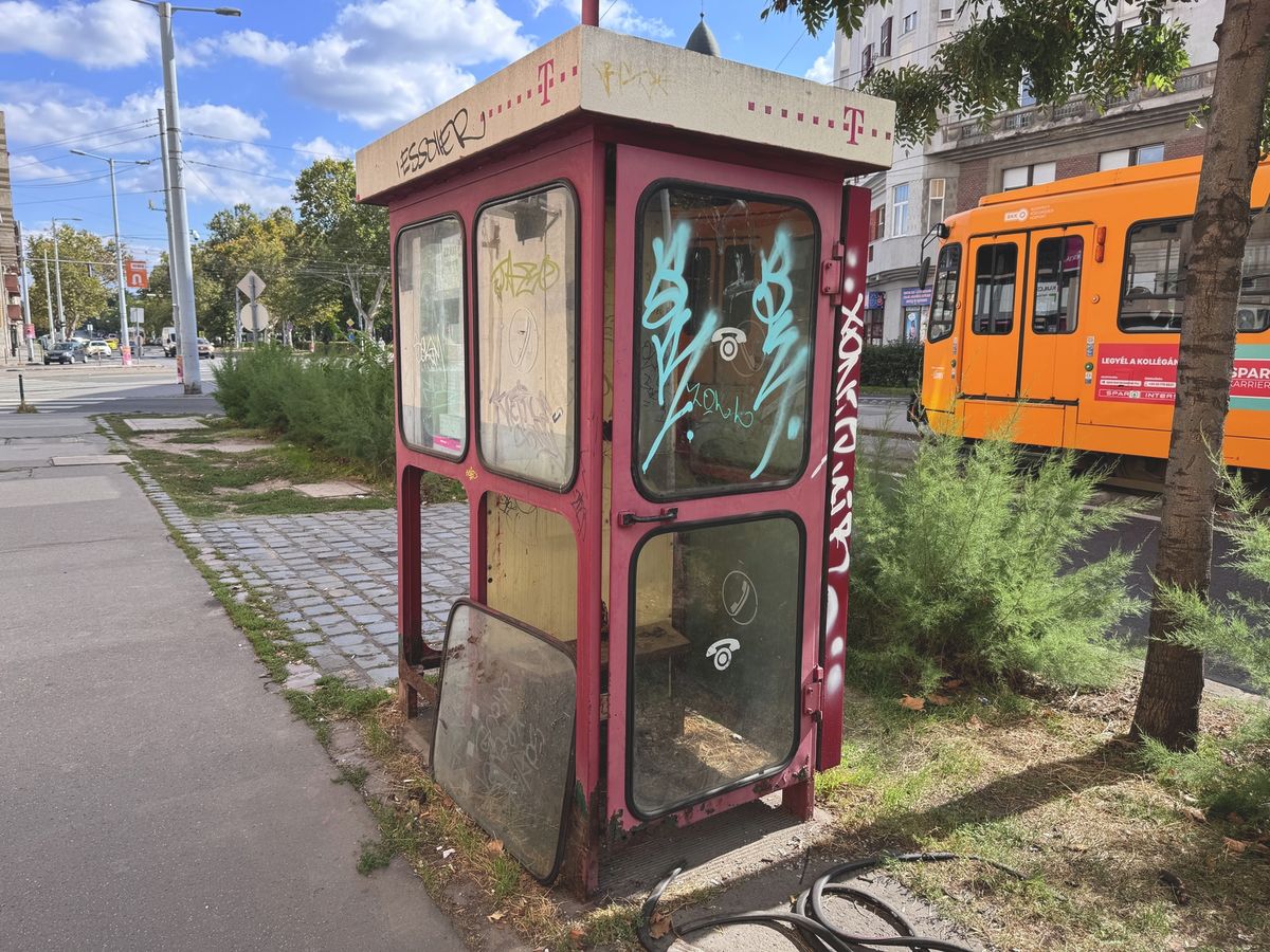 Telefonfülke Haller utca Mester utca (2)