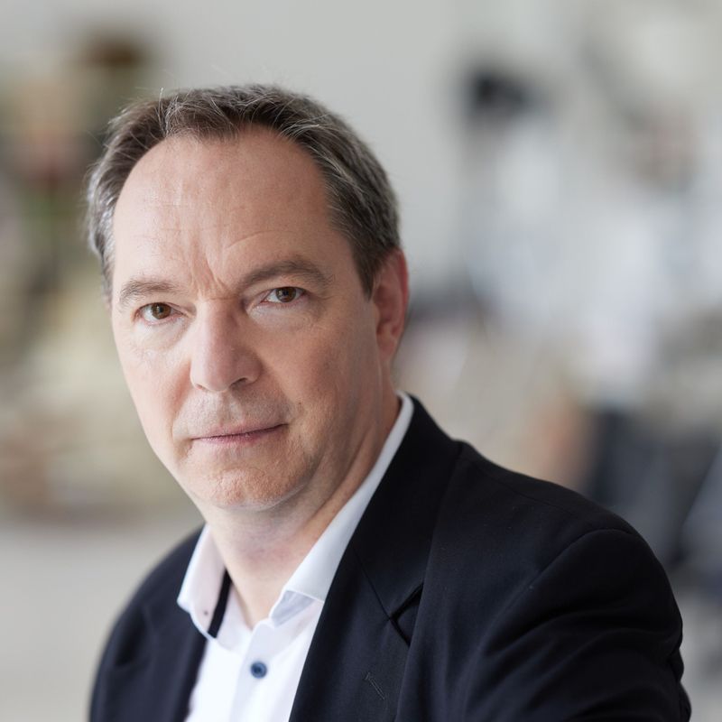 VG Elemző: Oszlay András szerző profilképe