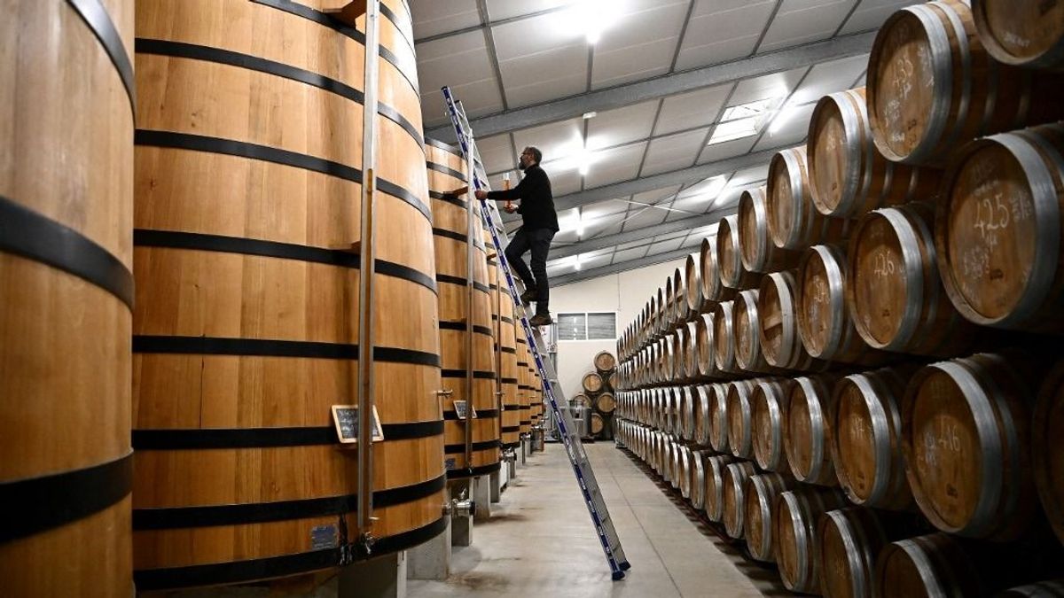 Francia konyak-alkonyat: már pislákol a fény az alagút végén, de vesszőfutás még nem ért véget 