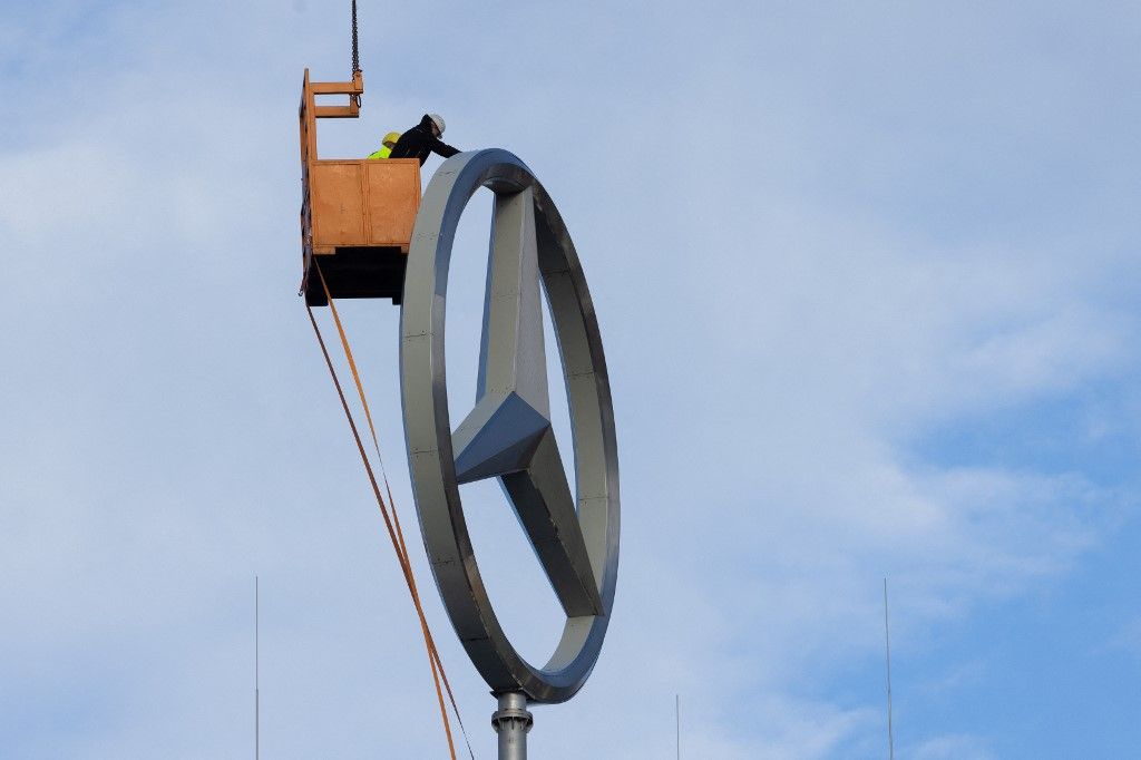Dismantling Mercedes star at car dealership